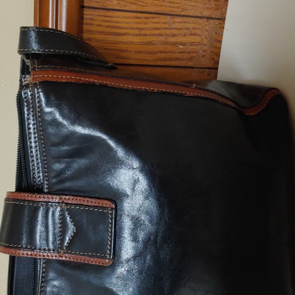 Piero Vintage Leather Crossbody Bag - Picture 8 of 16